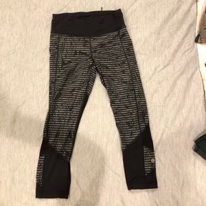 Lululemon sz 4 grey/black striped yoga pants